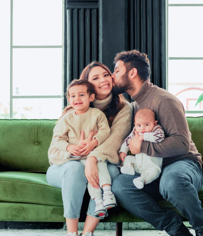 Familia protegida con seguro medico